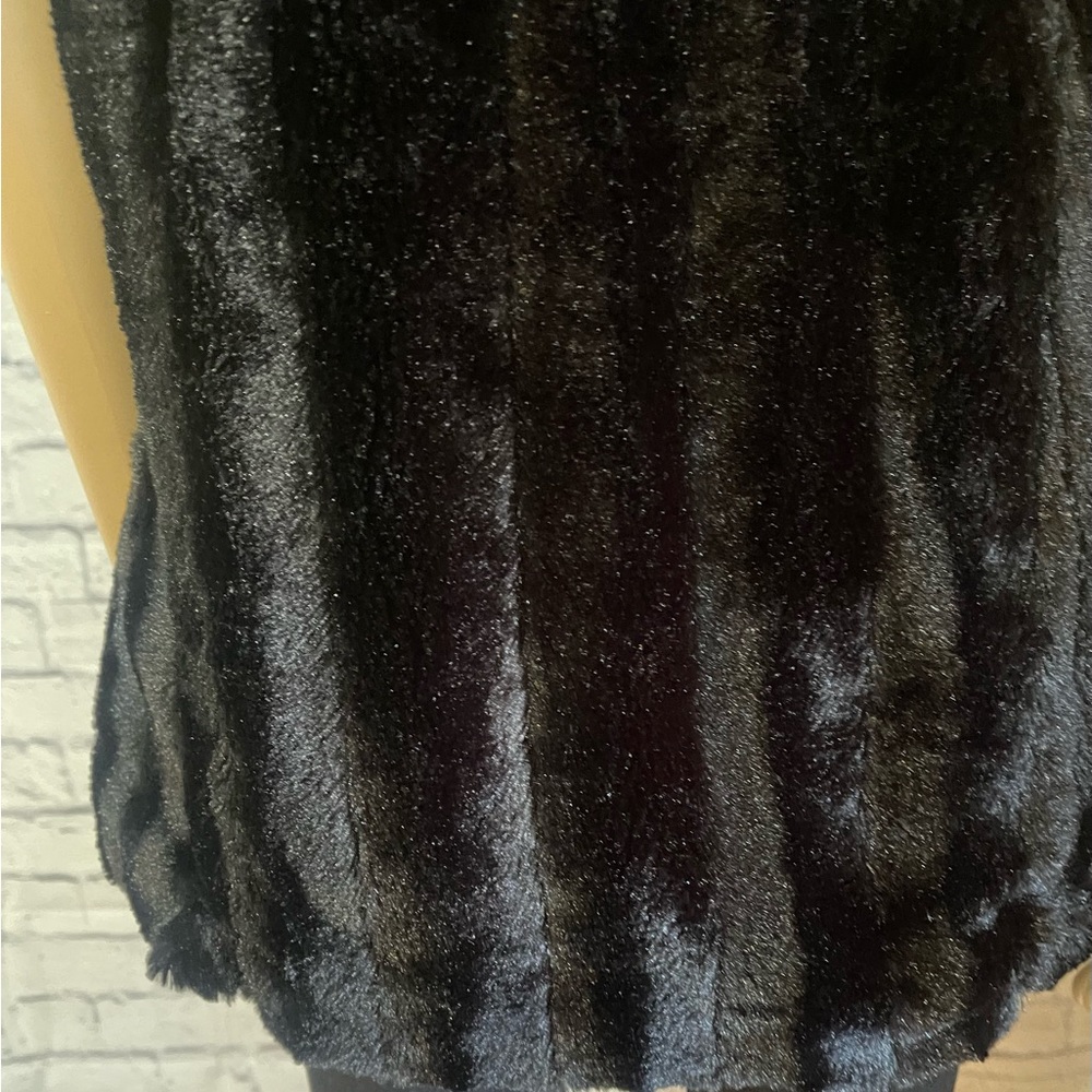 New directions Black Faux Fur Vest Size L Super Soft Button Closure Ruffle Lined - Picture 13 of 16